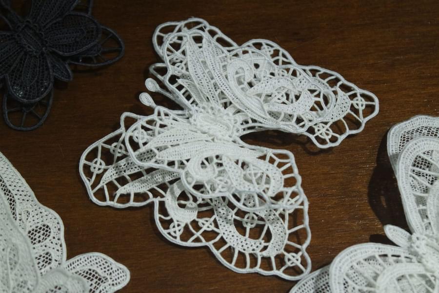Admire the evolution of laces from 16th century to the present time