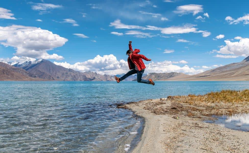 Relax and have fun at the spectacular Pangong lake
