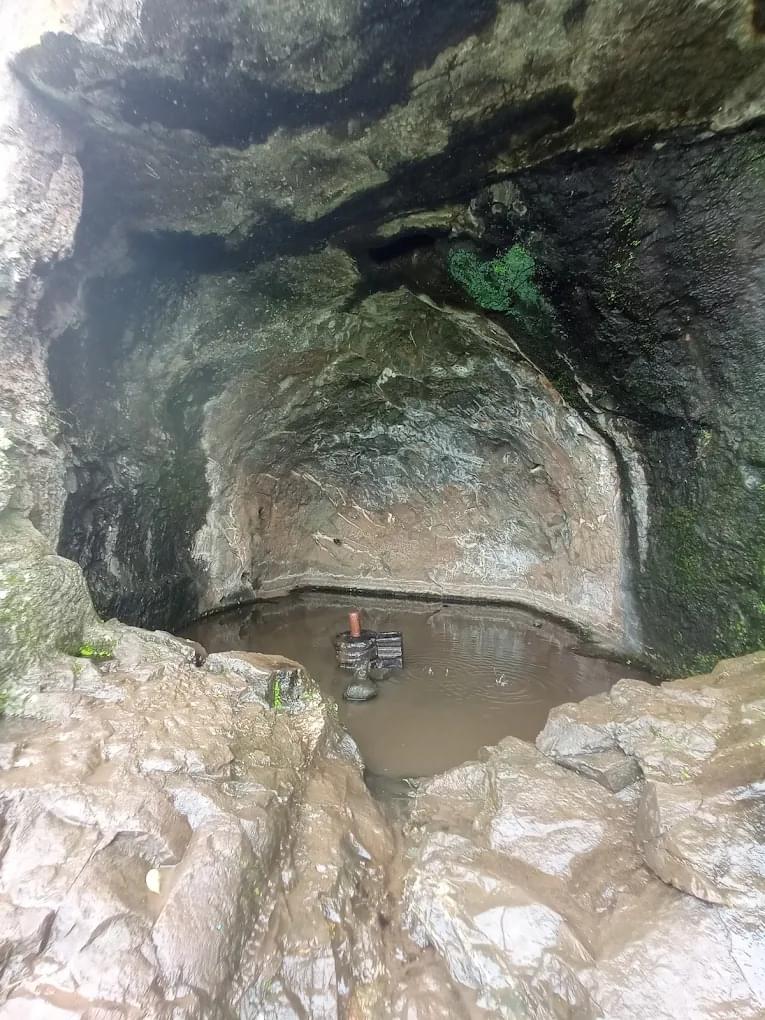 Discover the Ram Mandir and Cave Temple