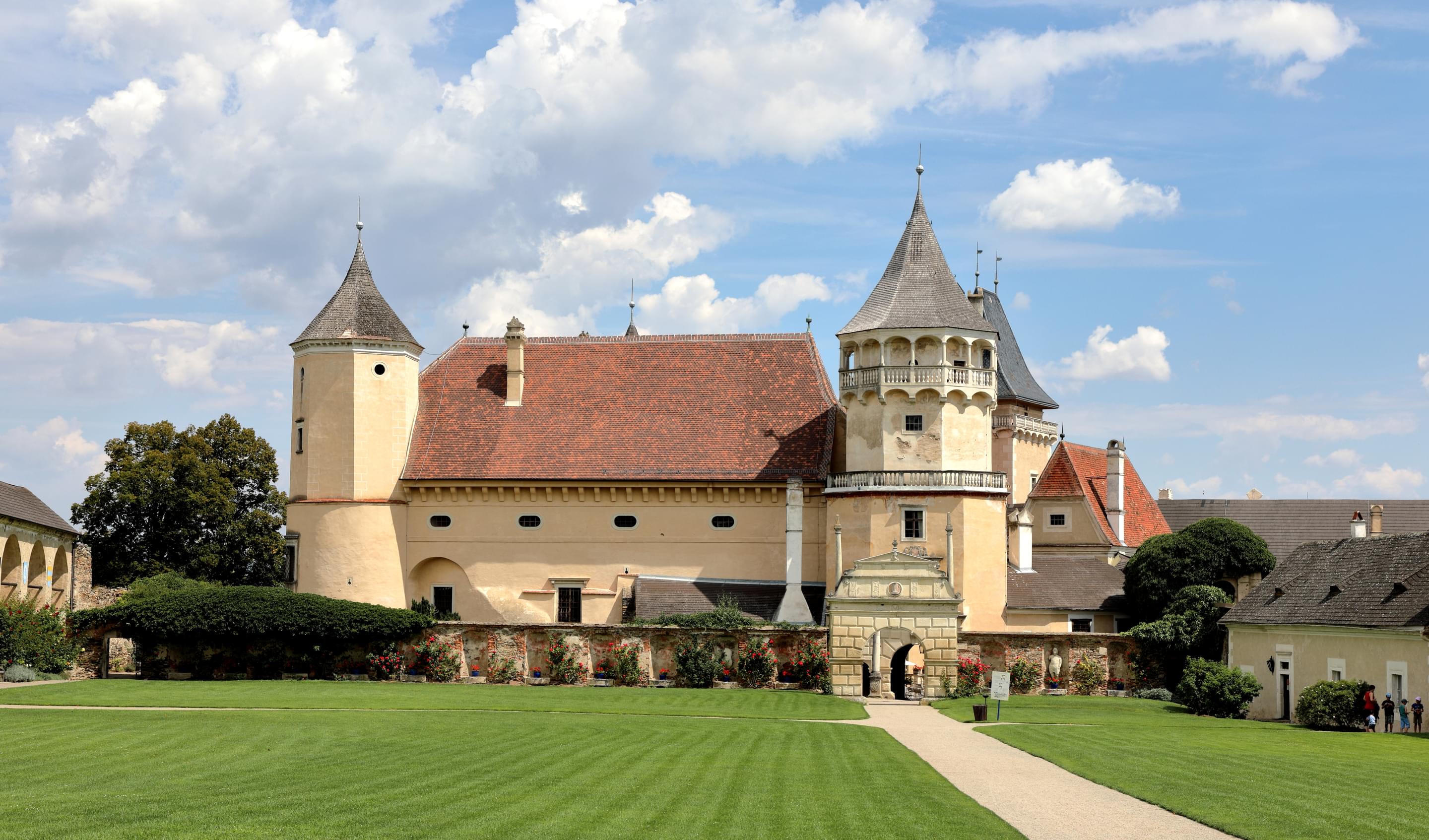 Schloss Rosenberg Overview