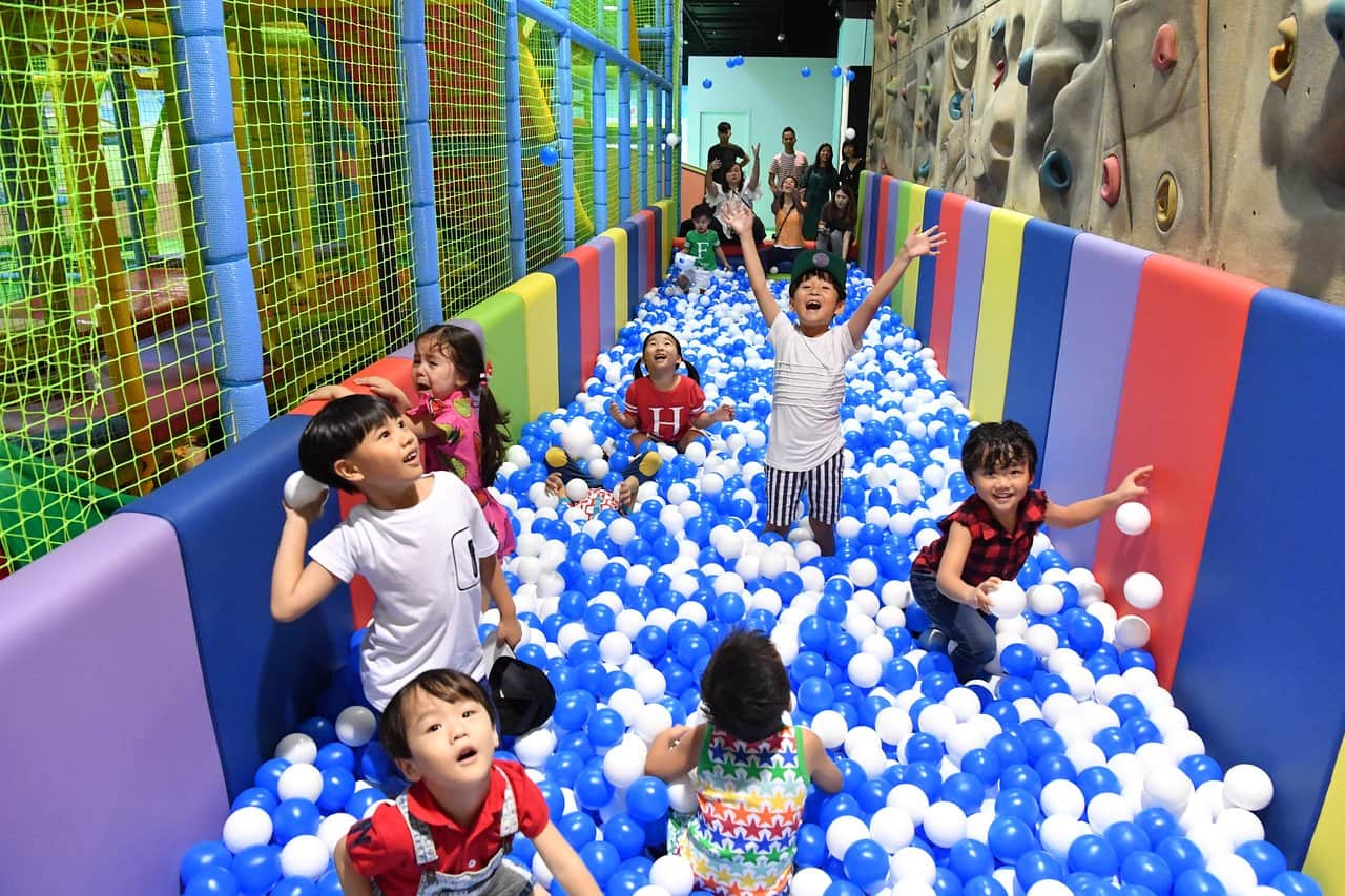 Cliff Ball Pool