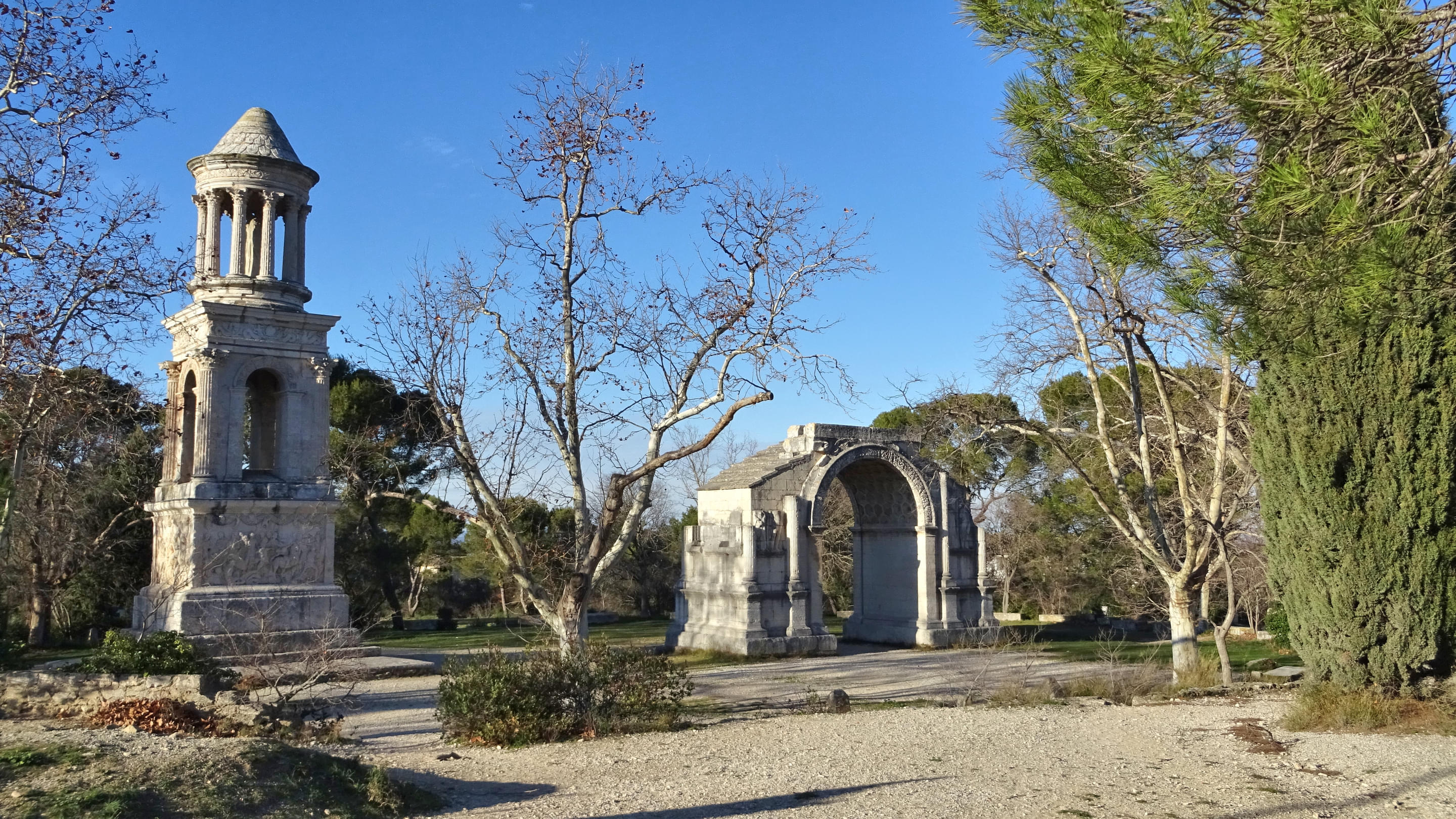 Site Archeologique de Glanum Overview