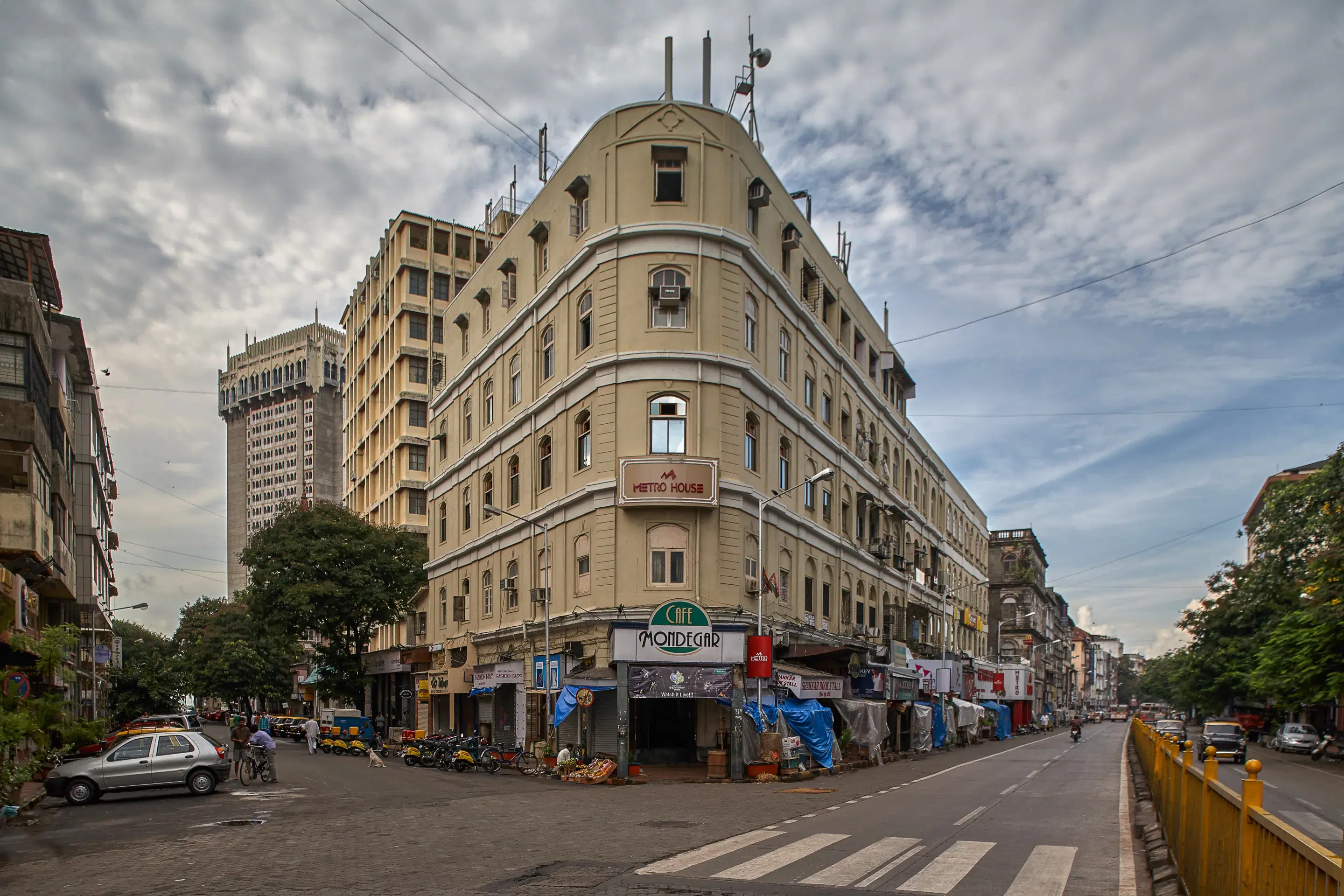 Colaba Causeway Overview