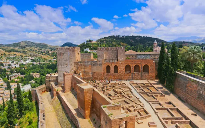 Alhambra Day Trip with Guide & Nasrid Palaces Entry