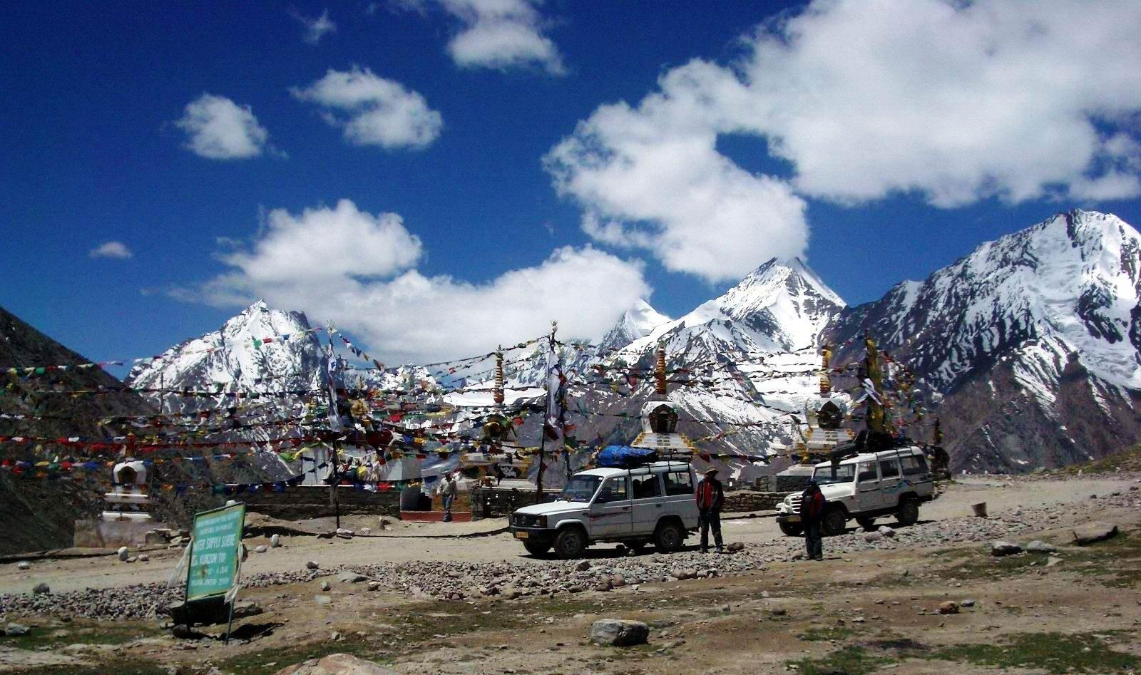 Explore the Kunzum Pass
