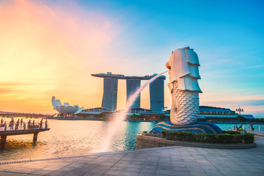 See the magnificent Merlion Park