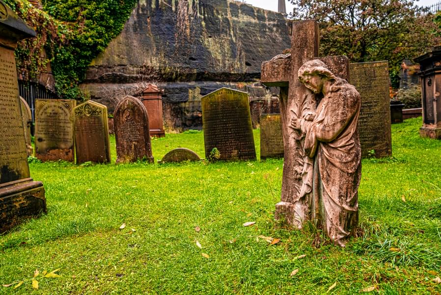 St James Secret Garden Cemetery Tour Image