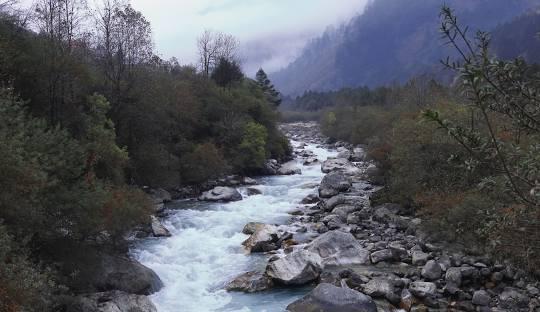 See the meeting point of the rivers