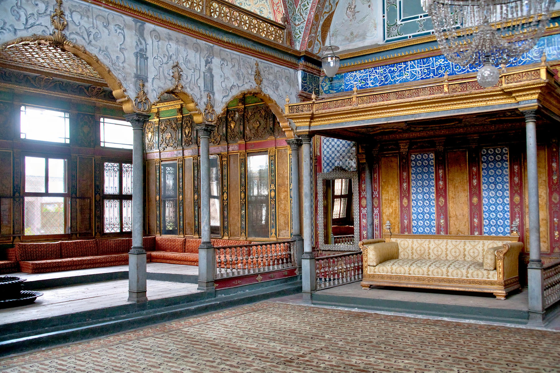 Marvel at the beautiful interiors of the palace inspired by the Ottoman era