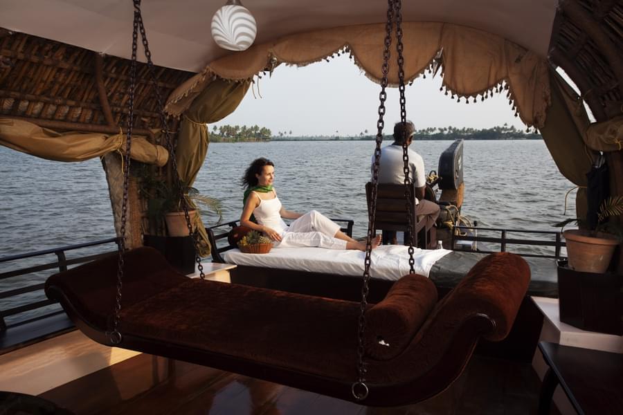 Supreme Kerala Tour With Houseboat Stay Image