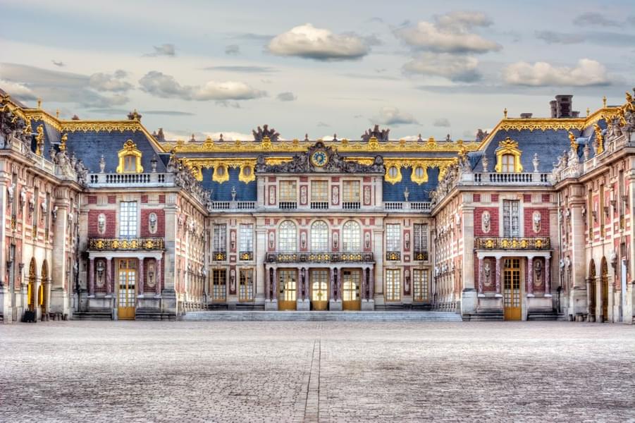  Explore the Palace of Versailles