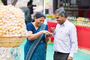 Experience Mumbai’s vibrant street food scene on an unforgettable tour