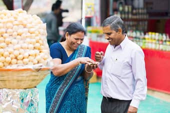 Experience Mumbai’s vibrant street food scene on an unforgettable tour