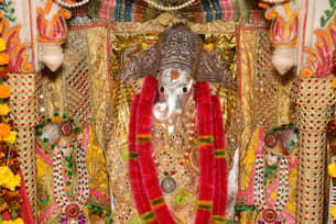 Take blessings from Lord Ganesha at Garh Ganesh Temple