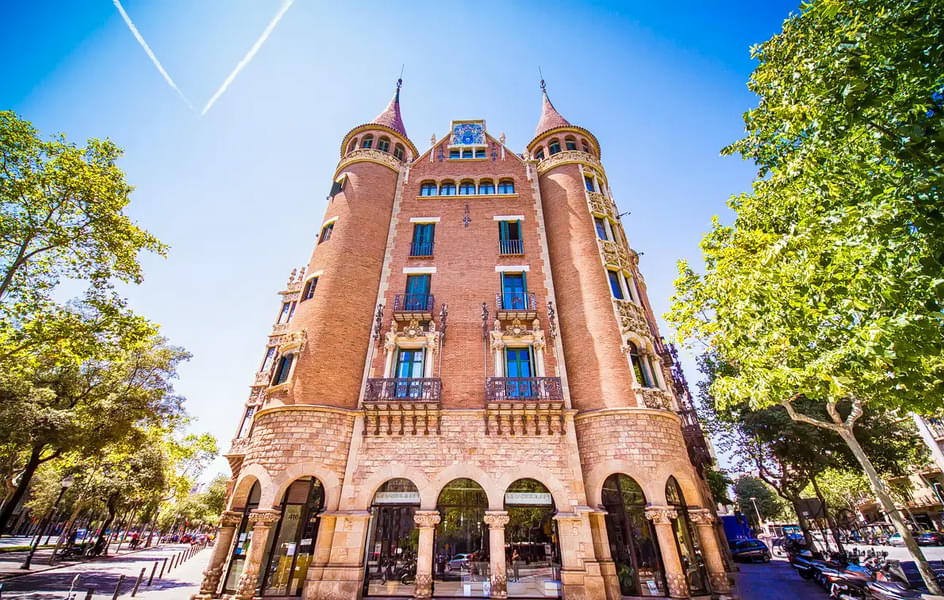 Capture Barcelona's iconic architecture 