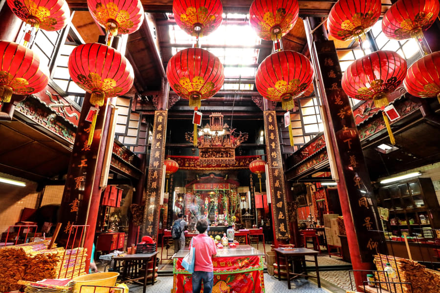 Visit the Charming Sin Sze Si Ya Temple to immerse yourself in the world of culture and tradition.