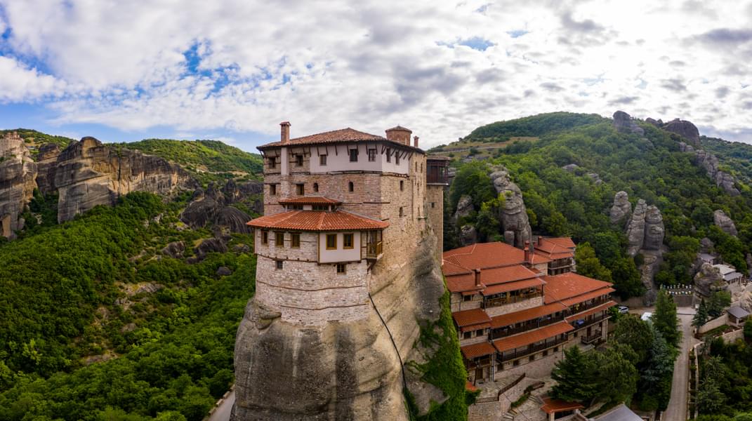 Day Trip from Athens to Meteora by Train