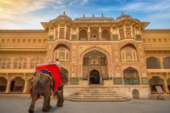 Bend of Rajput and Mughal style of architecture of Amber Fort