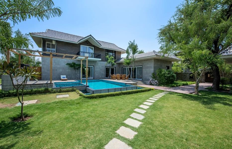 Luxury Villa With Private Swimming Pool In Jaipur Image