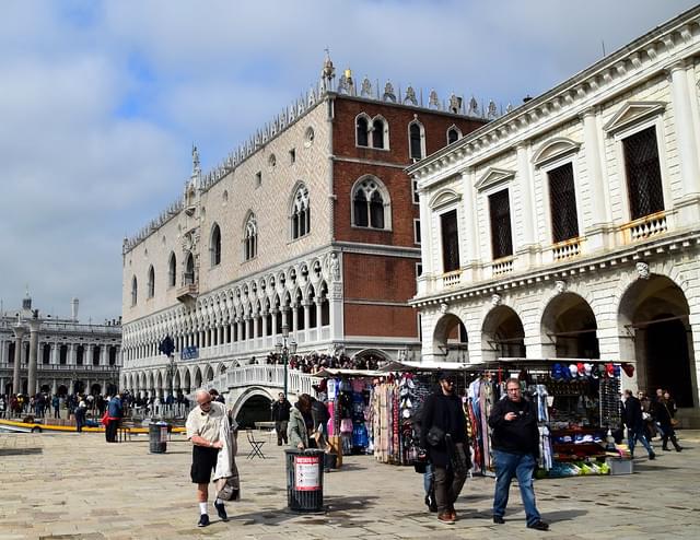 Reach Doge's Palace Walking