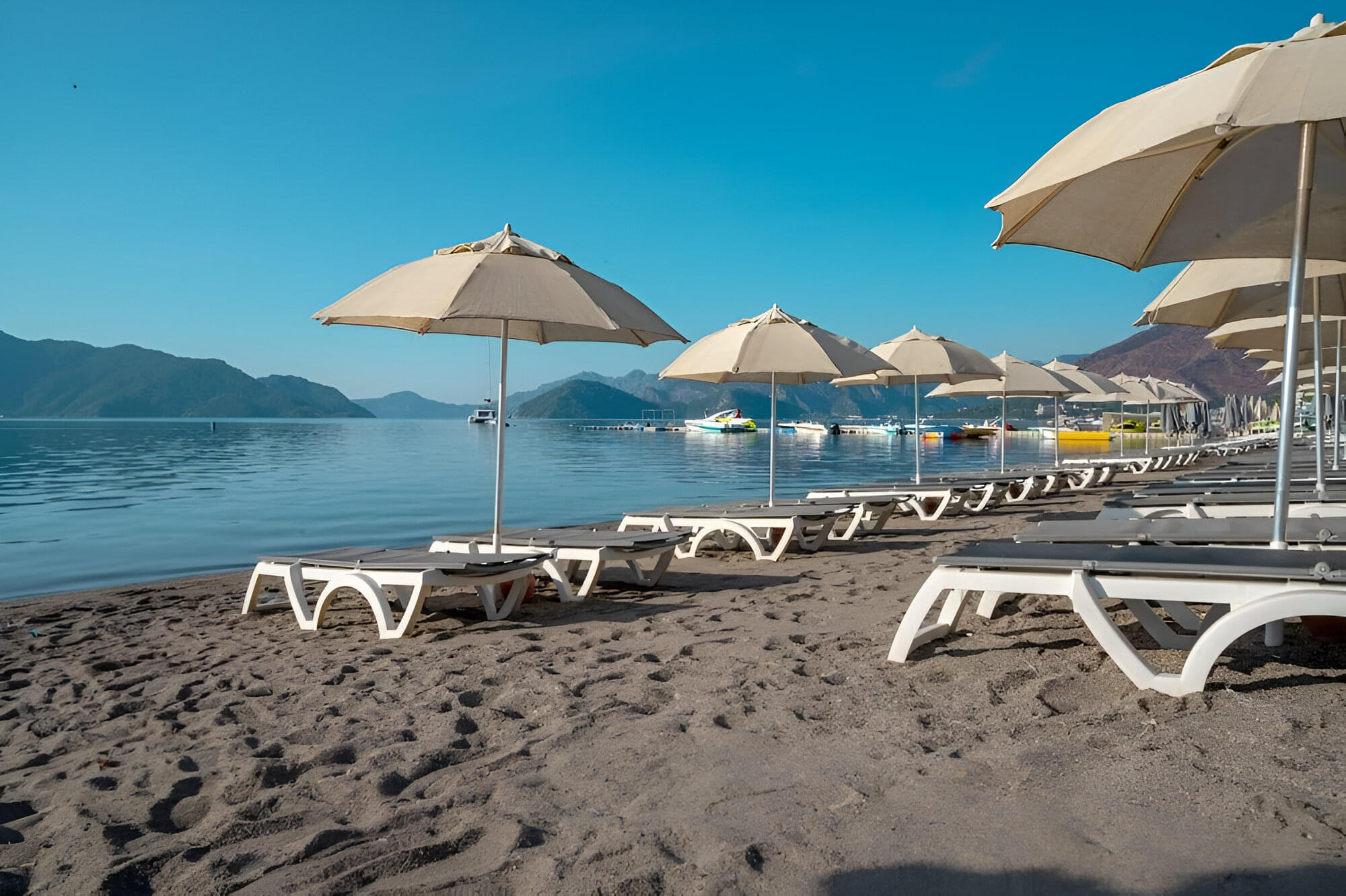 Uzun Yalı Beach Overview