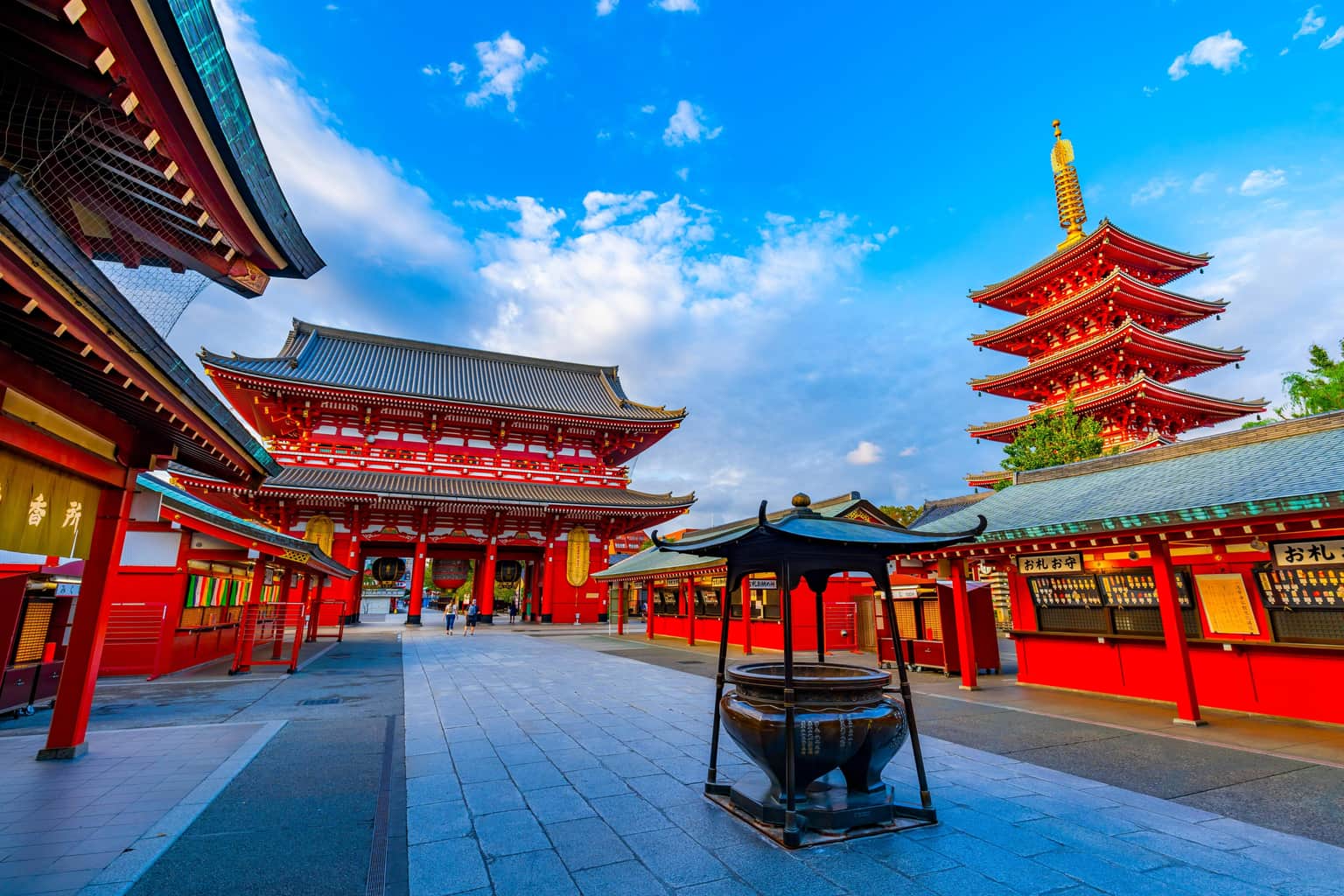 Admire the architecture of Main Hall