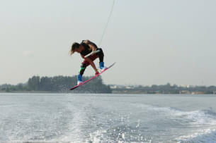 Get an amazing wakeboarding experience in Singapore