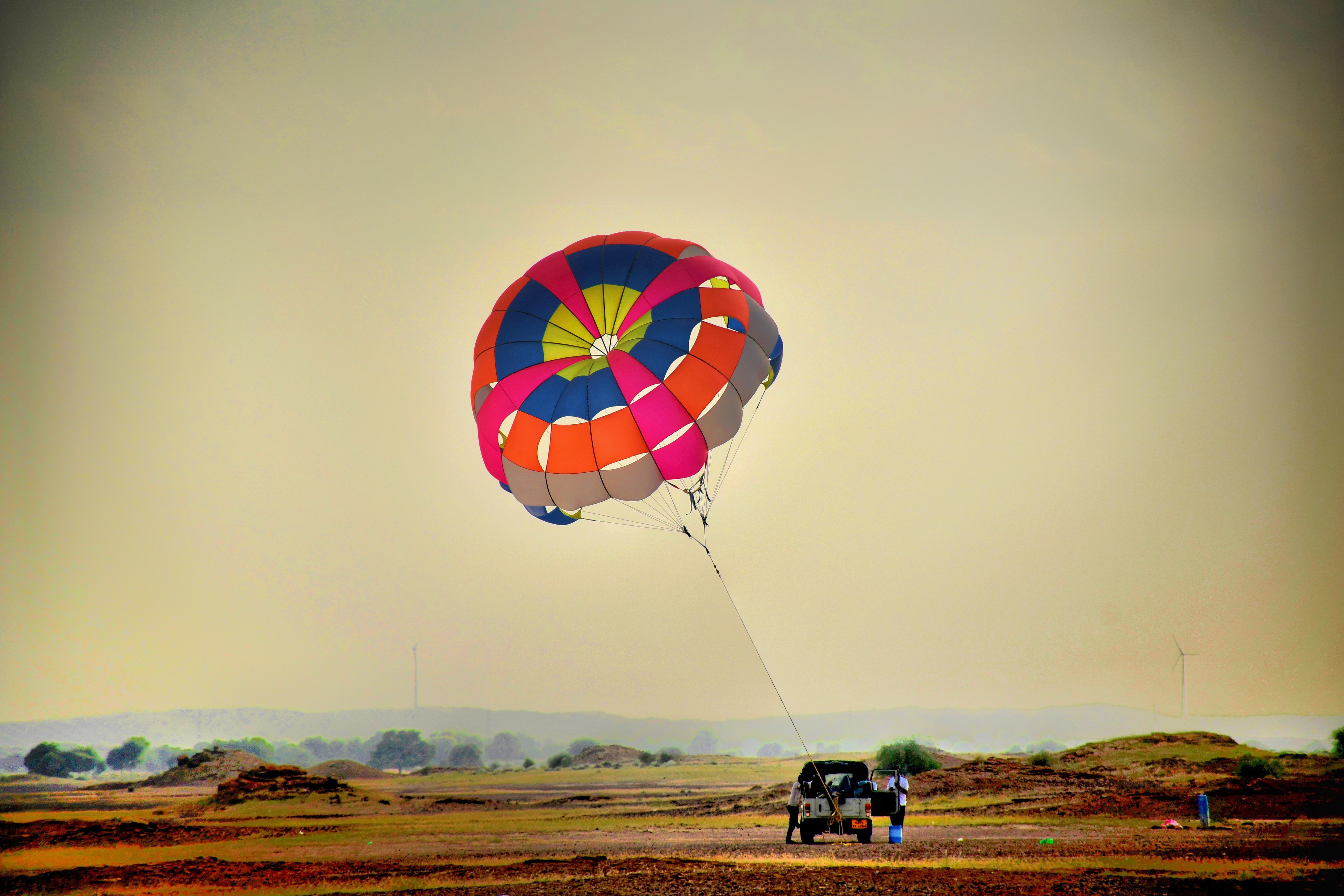 Get an amazing parasailing experience at Jaisalmer