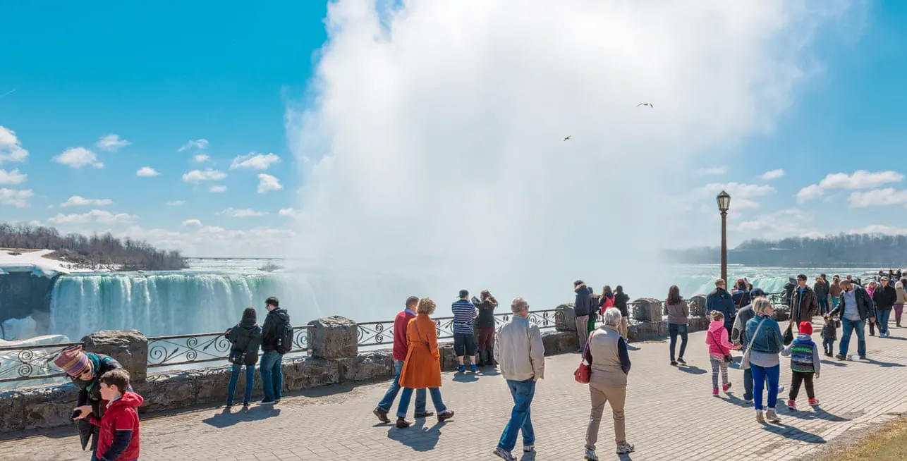 Spend a memorable day while watching the beauty of Niagara Falls