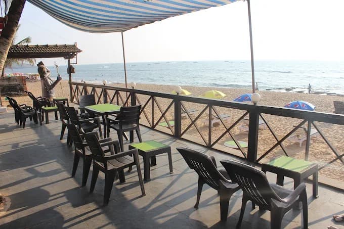 Alternate beach breaks with the dance floor