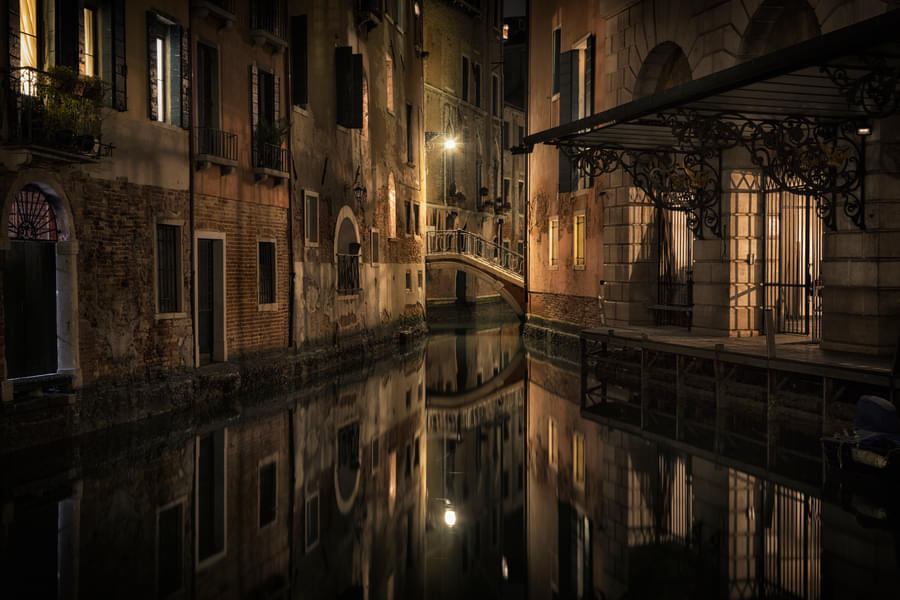 2-Hour Legends and Ghosts of Cannaregio Tour in Venice Image