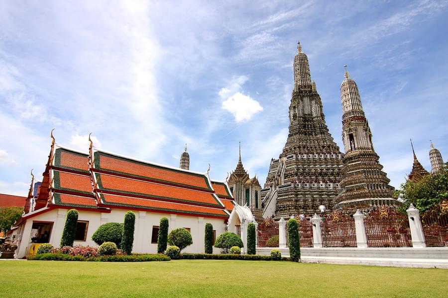 Admire the incredible Wat Arun temple duriing your stop at the location