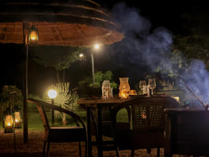 Dinner at Sinnys Camp and Resort, Pali