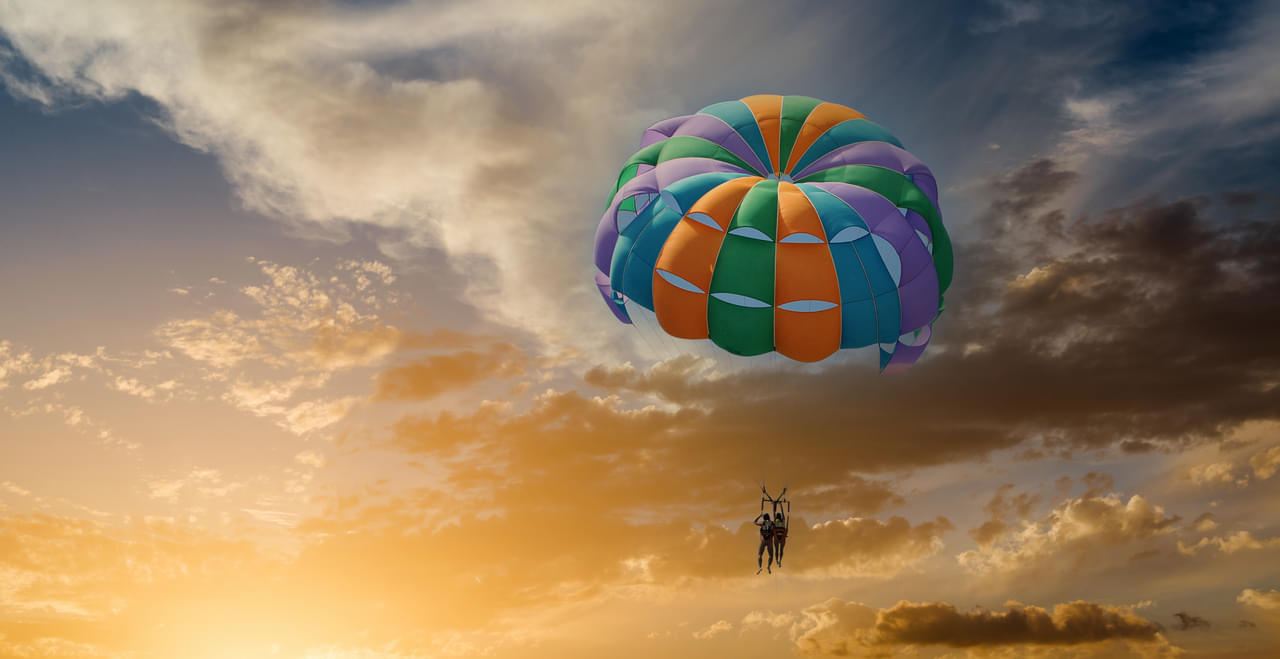 Parasailing in Dubai