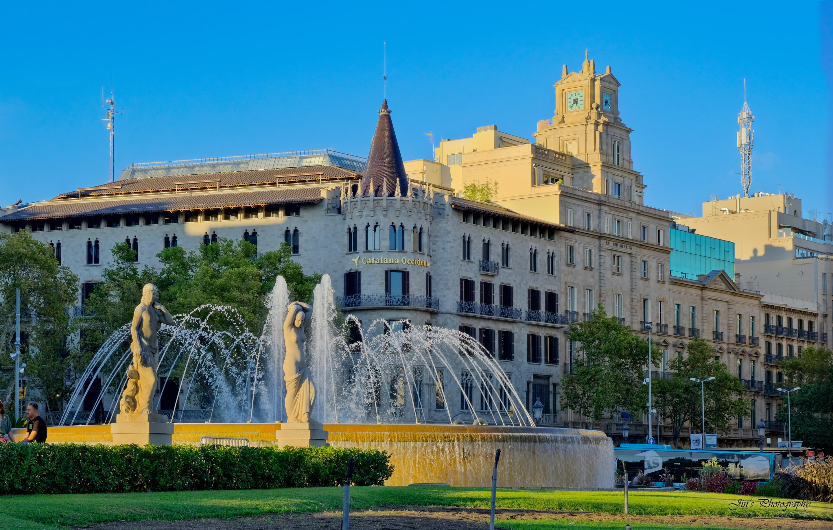 Plaça de Catalunya Overview