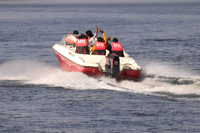 Take a Speed Boat Ride at Baga Beach in Goa and spend 10–12 minutes gliding over the Arabian Sea
