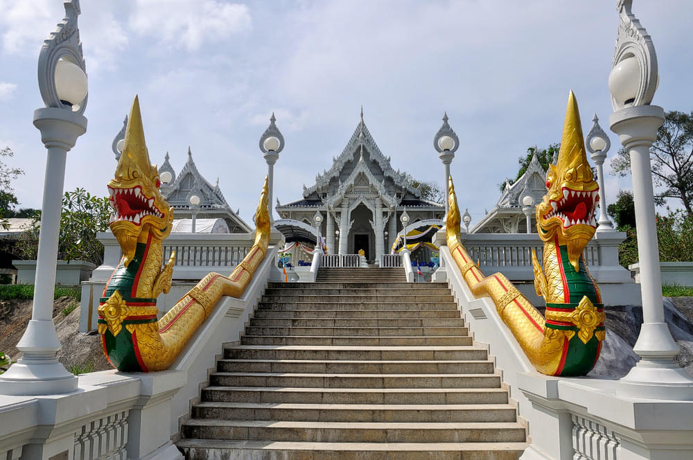 Wat Kaew Korawaram Overview