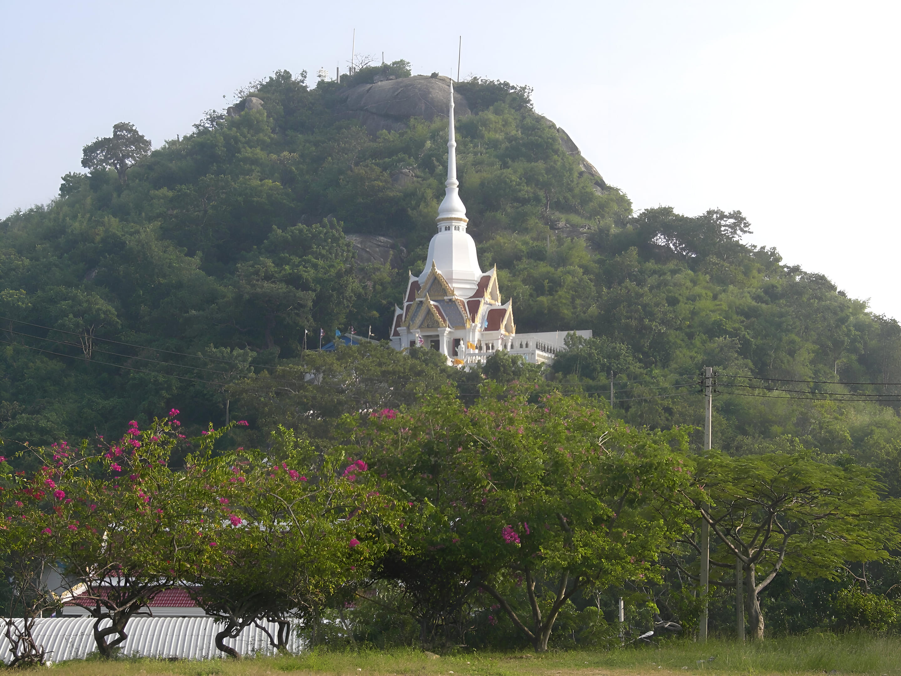 Wat Khao Takiap Overview