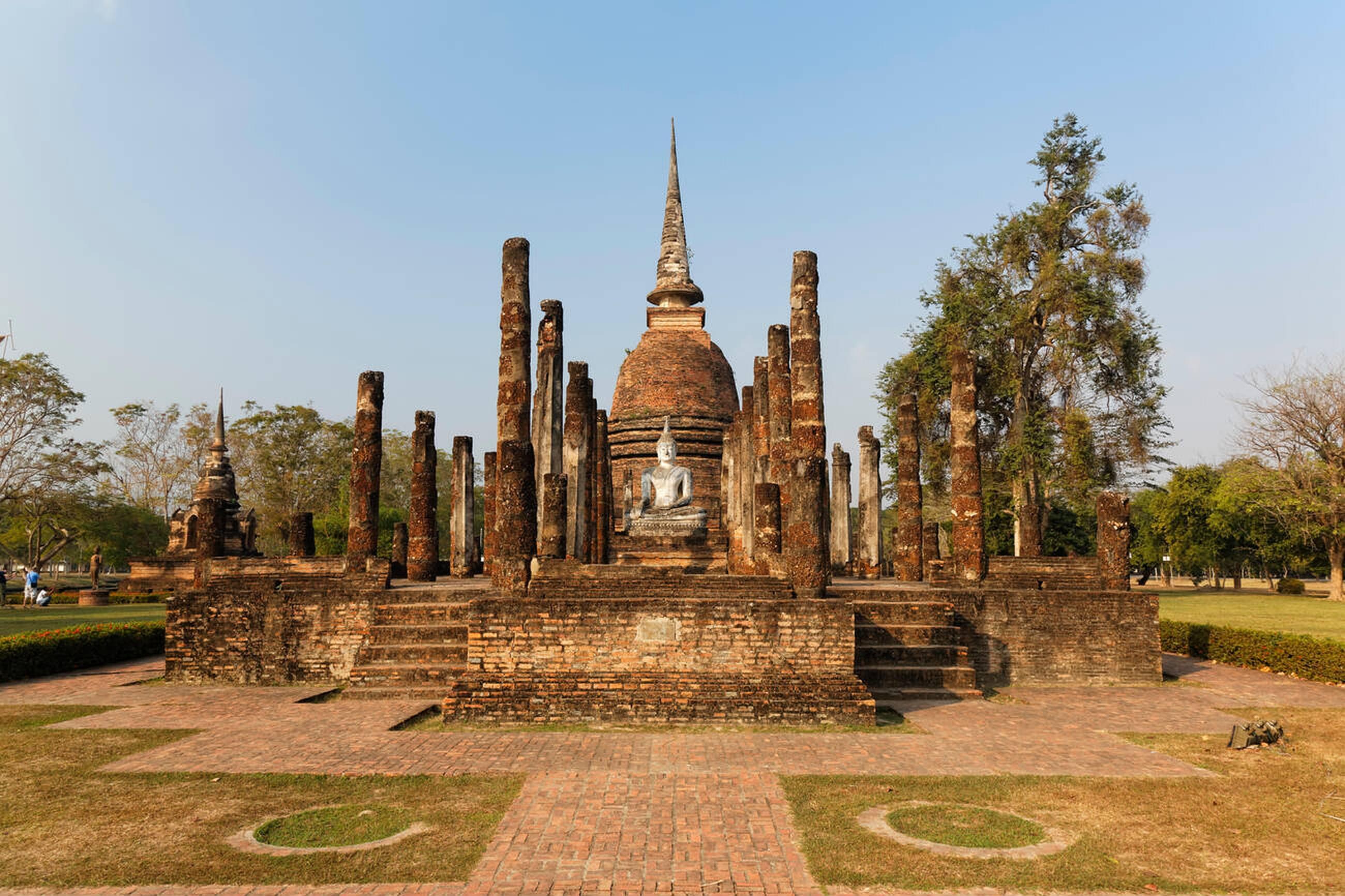 Visit the Viharn Luang Pho Sukhothai