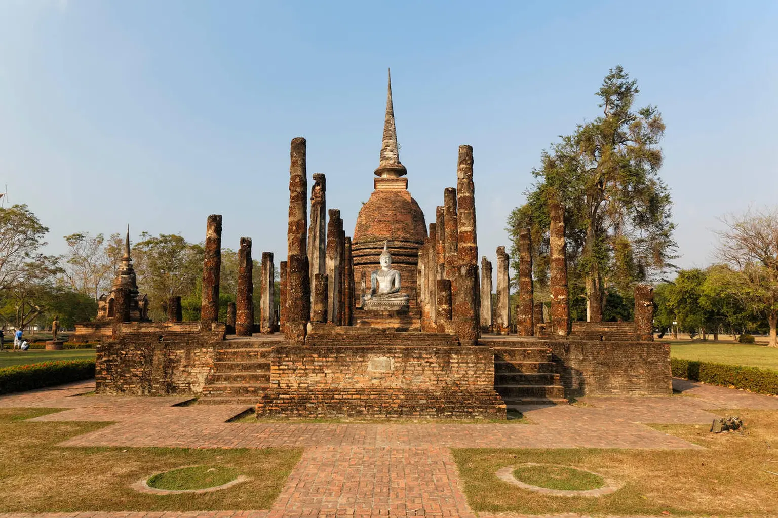 Visit the Viharn Luang Pho Sukhothai
