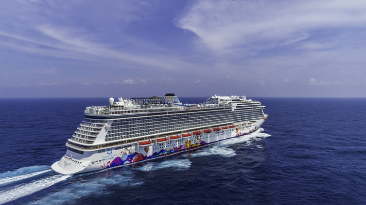 Enjoy your time at Genting Dream Cruise