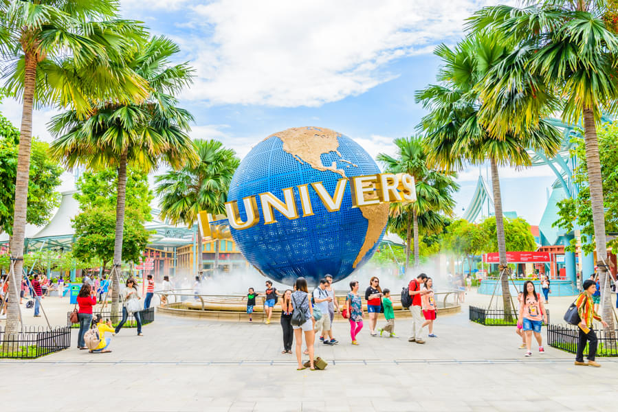 Admire the beautiful ambiance of Universal Studios Singapore