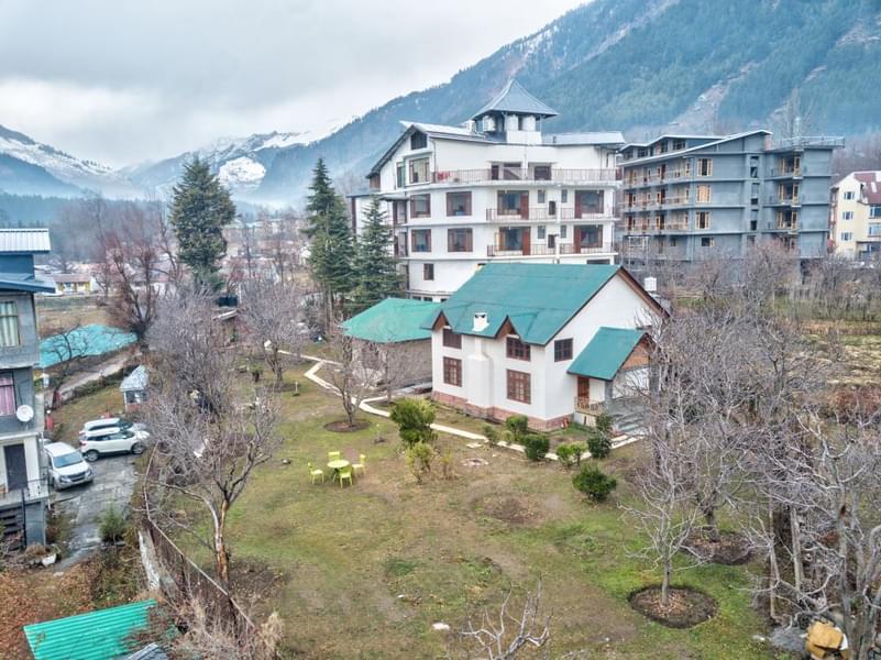 A Cosy Cottage Stay amidst Apple Orchards in Manali Image