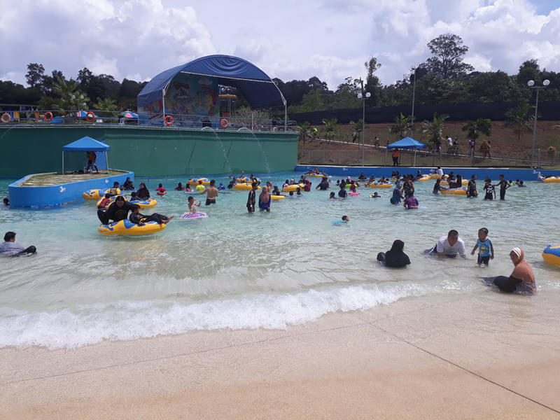 Go on a relaxing ride at 1Big Wave Pool