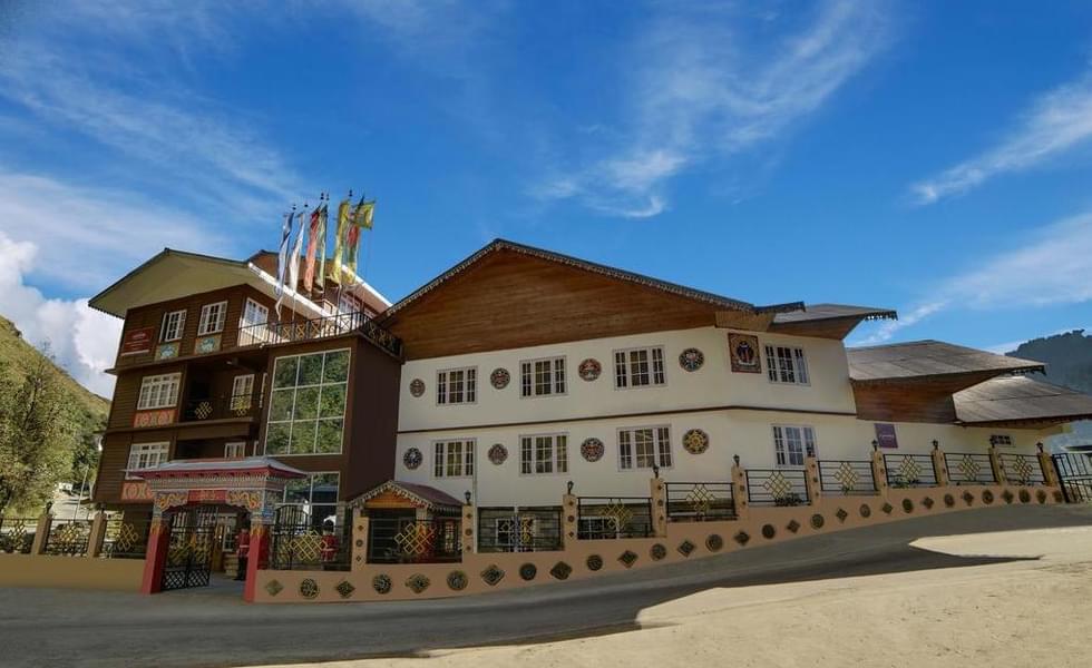 Summit Khangri Karpo Retreat Image