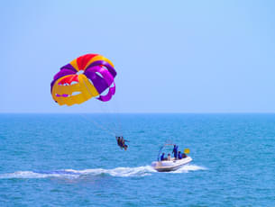 Enjoy adventurous parasail in Goa