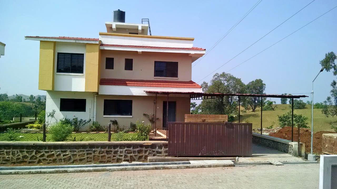 Entrance of the Villa with a parking space