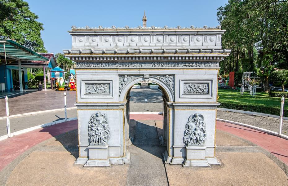 Arc De Triomphe