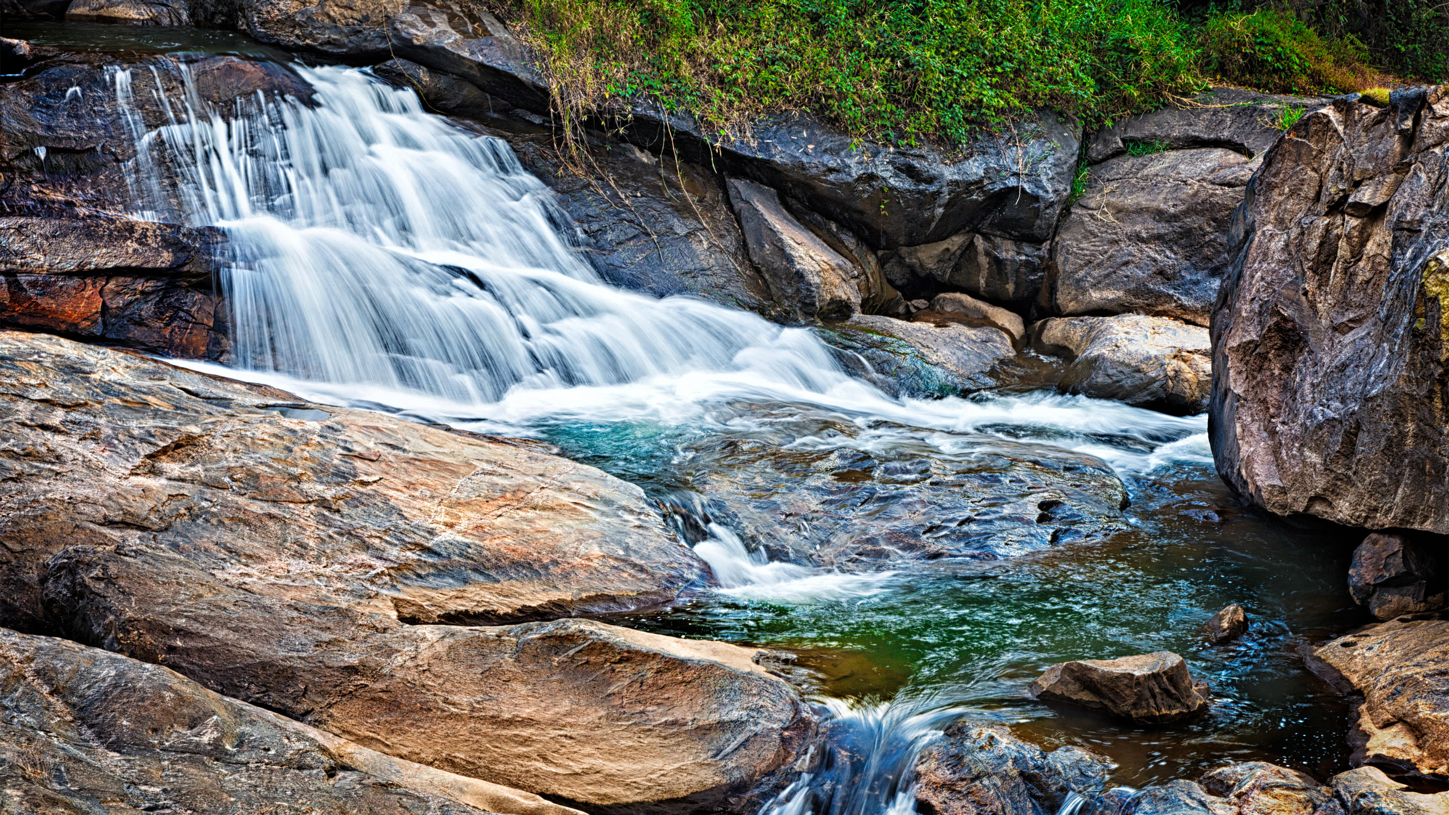Chinnakanal Waterfalls Overview