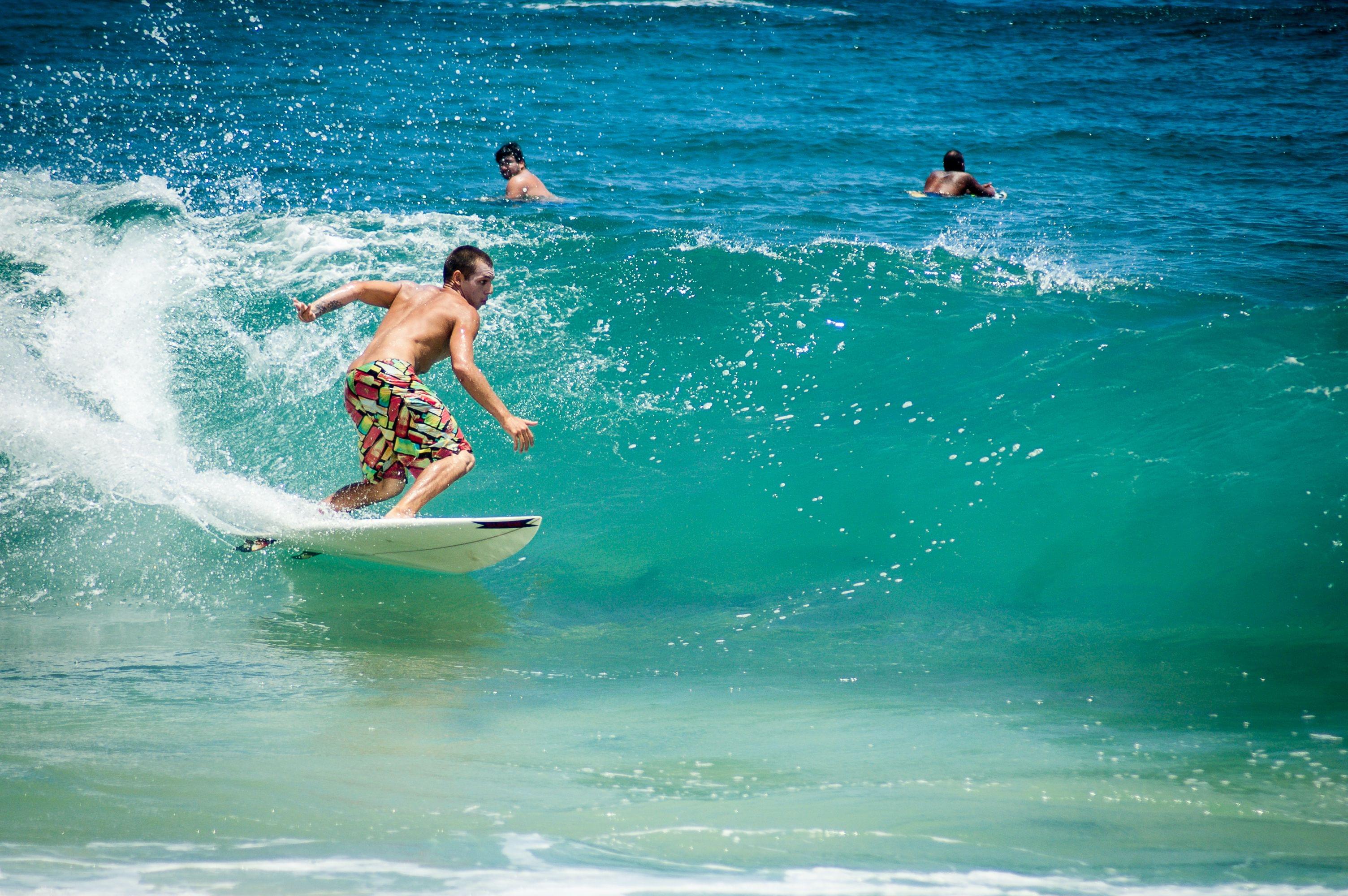 Surfing, Bali